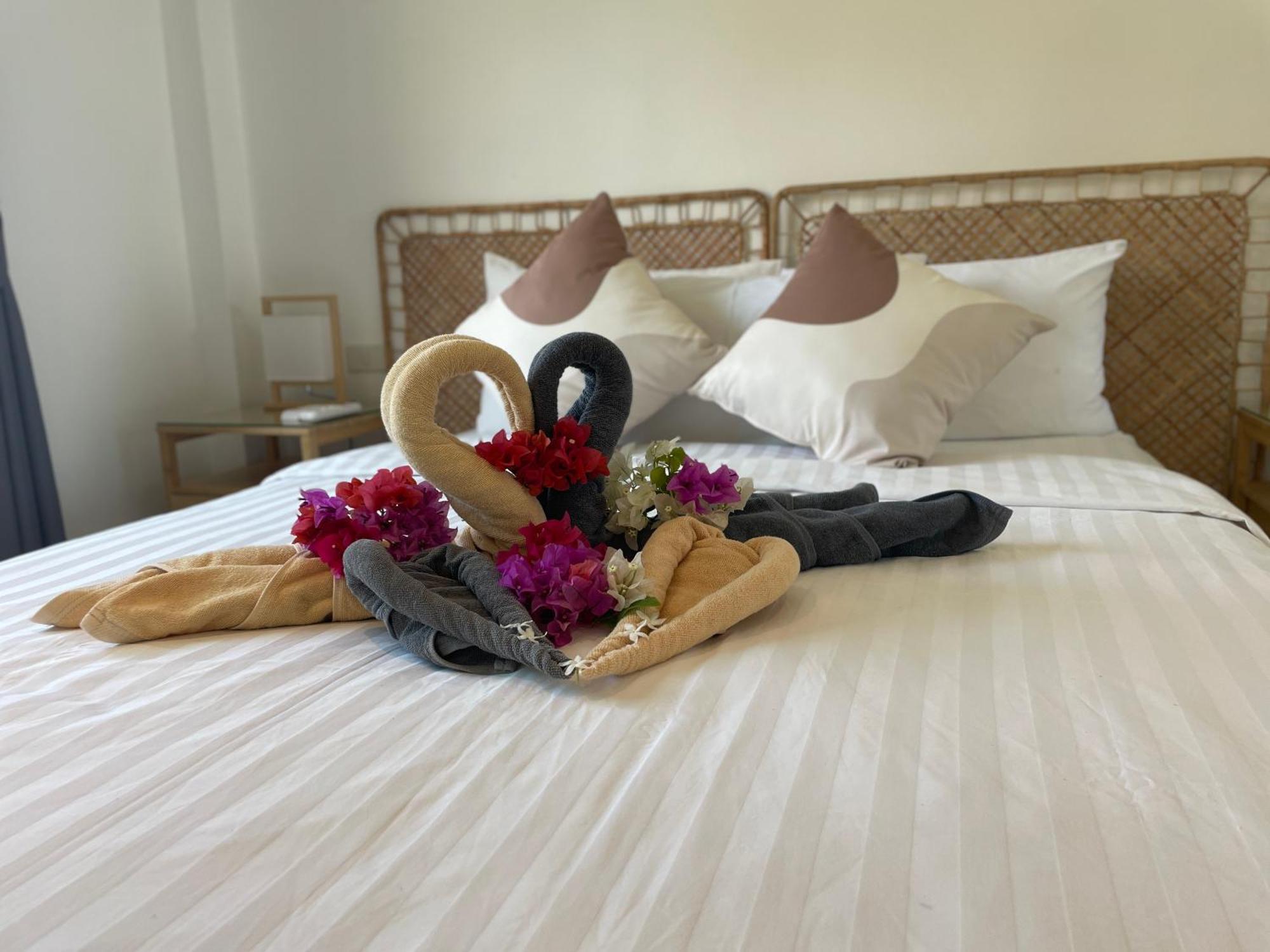 Baan Saint-Tropez Seaview Villas Kata Beach Exterior photo