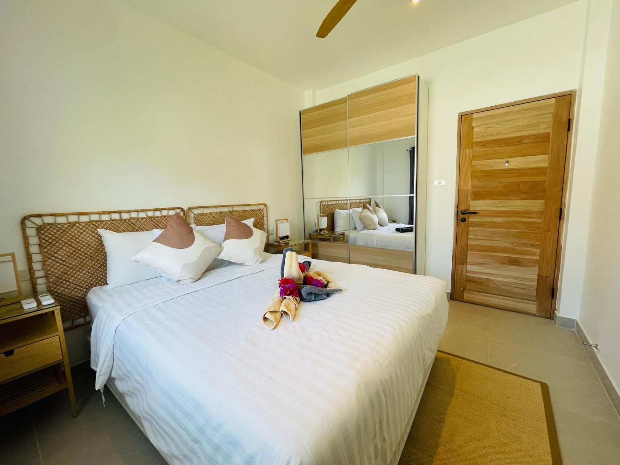 Baan Saint-Tropez Seaview Villas Kata Beach Exterior photo