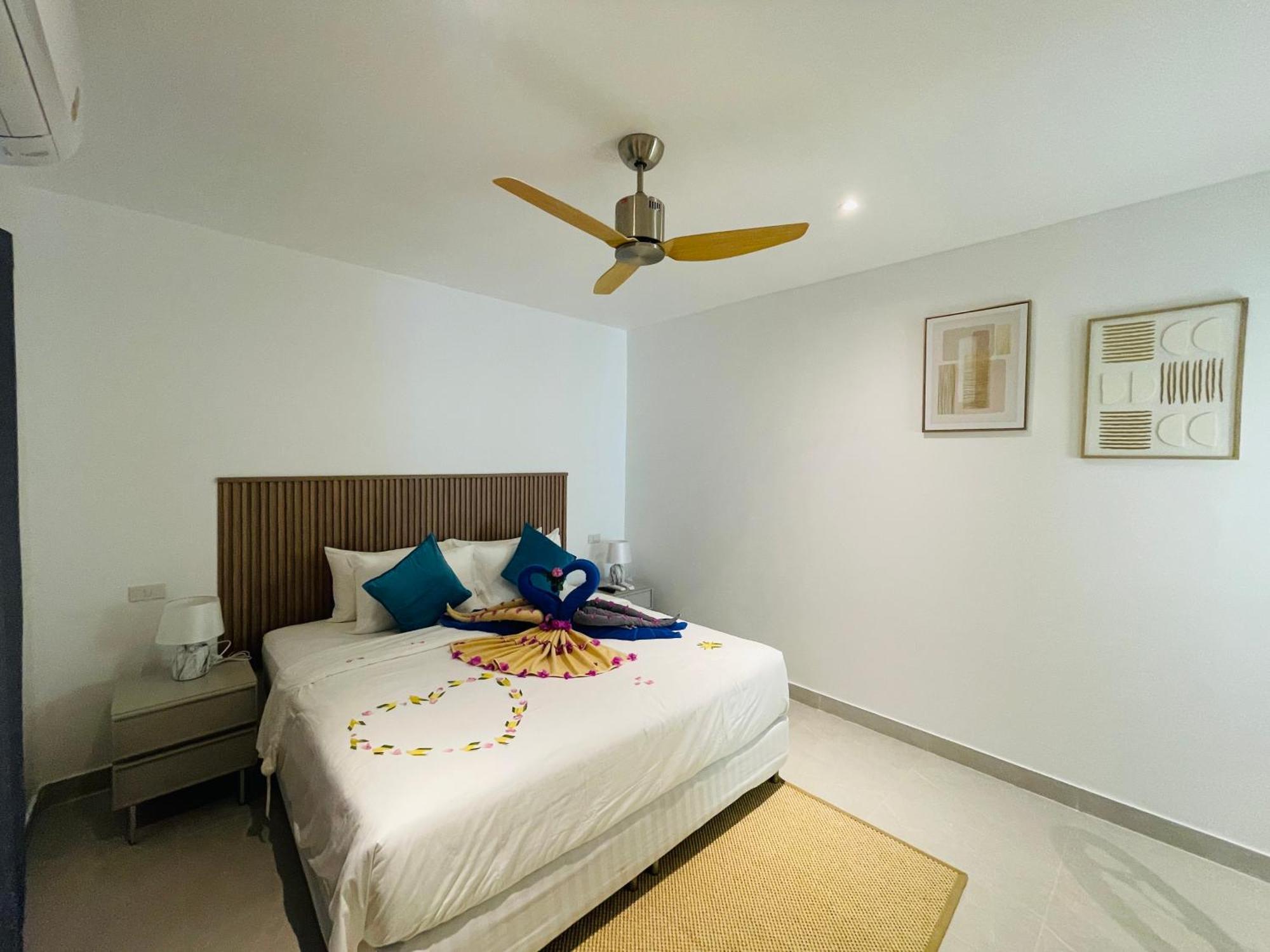 Baan Saint-Tropez Seaview Villas Kata Beach Exterior photo